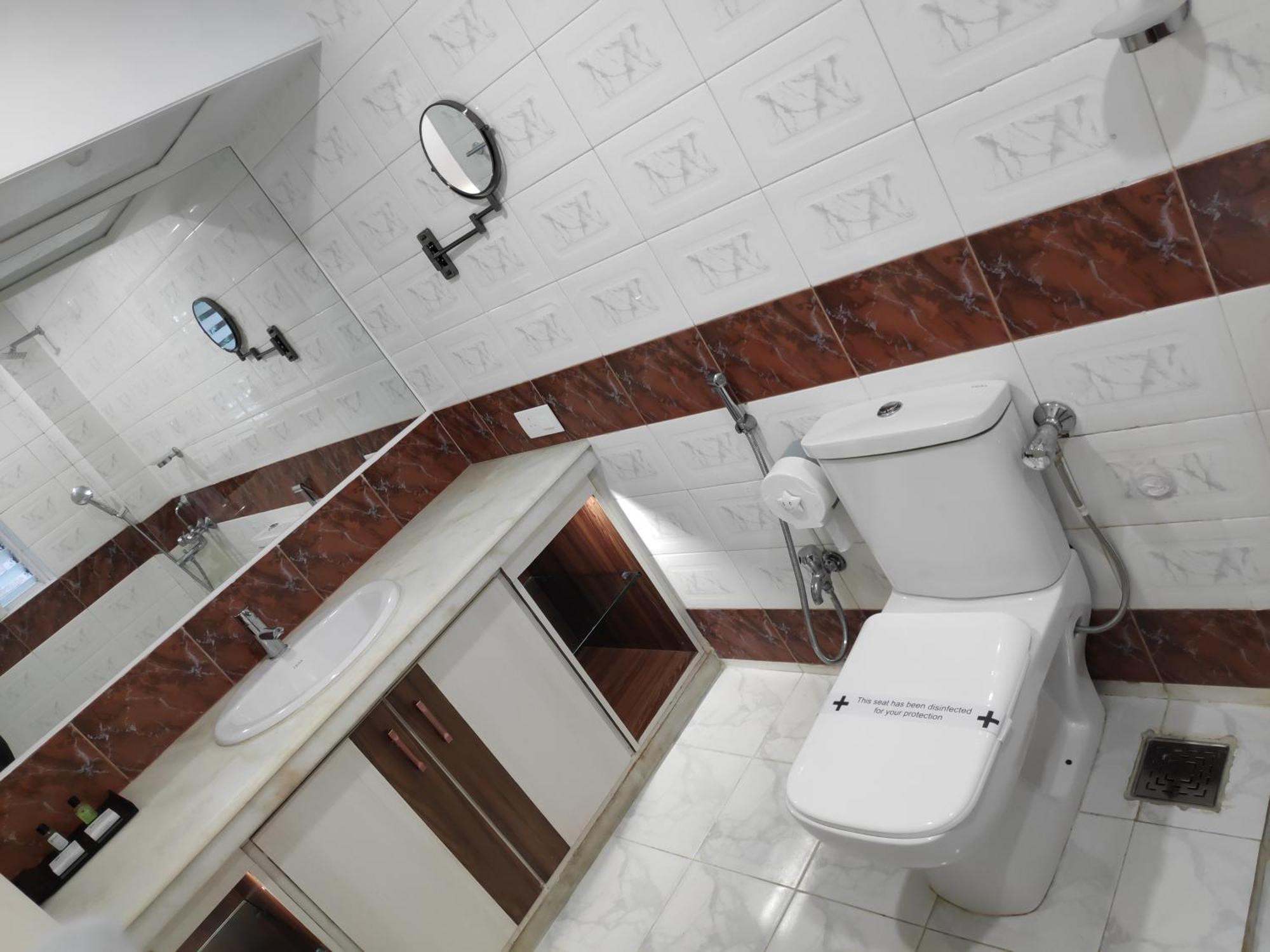 White House By Maxxvalue Service Apartments Bandra Mumbai  Buitenkant foto
