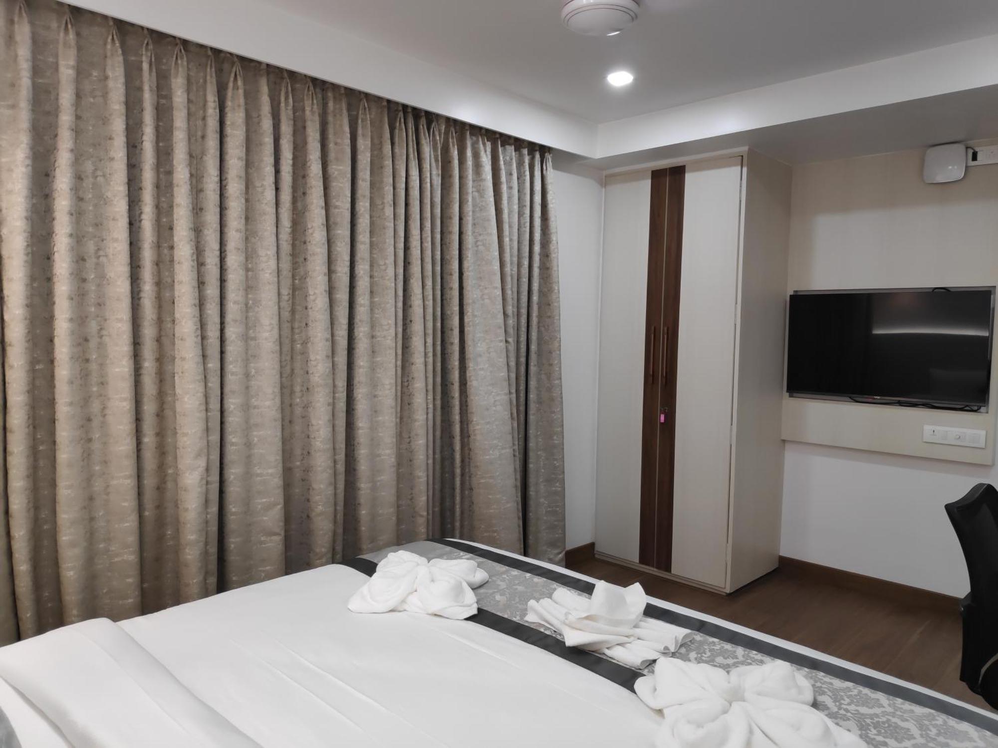 White House By Maxxvalue Service Apartments Bandra Mumbai  Buitenkant foto