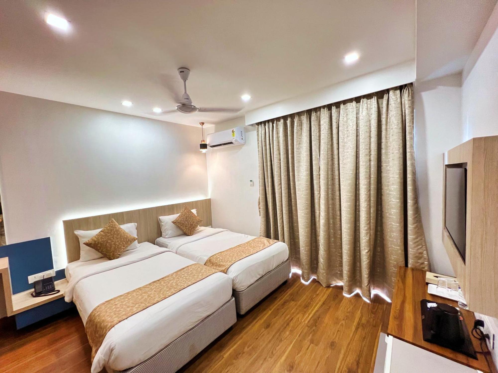 White House By Maxxvalue Service Apartments Bandra Mumbai  Buitenkant foto