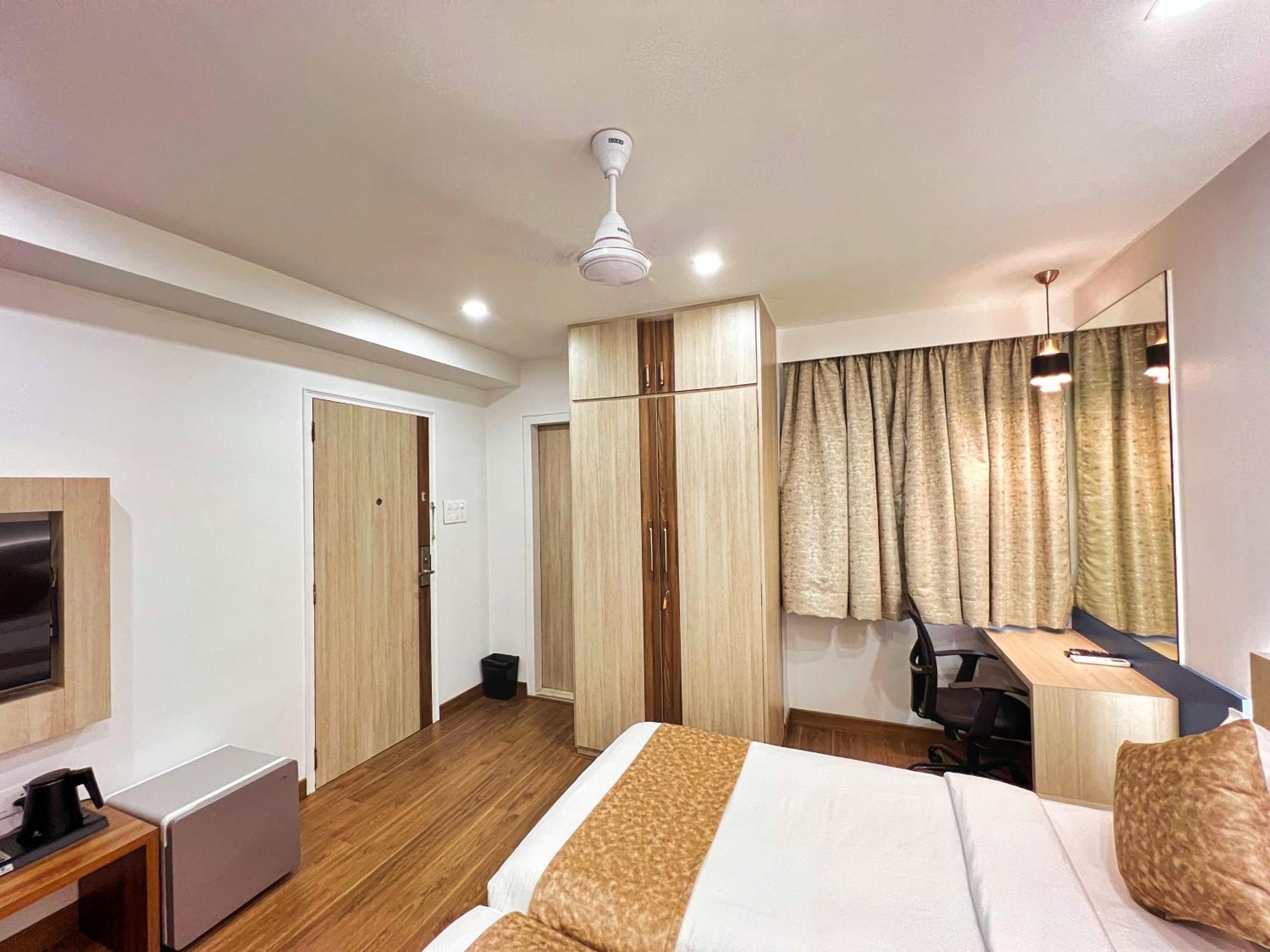 White House By Maxxvalue Service Apartments Bandra Mumbai  Buitenkant foto