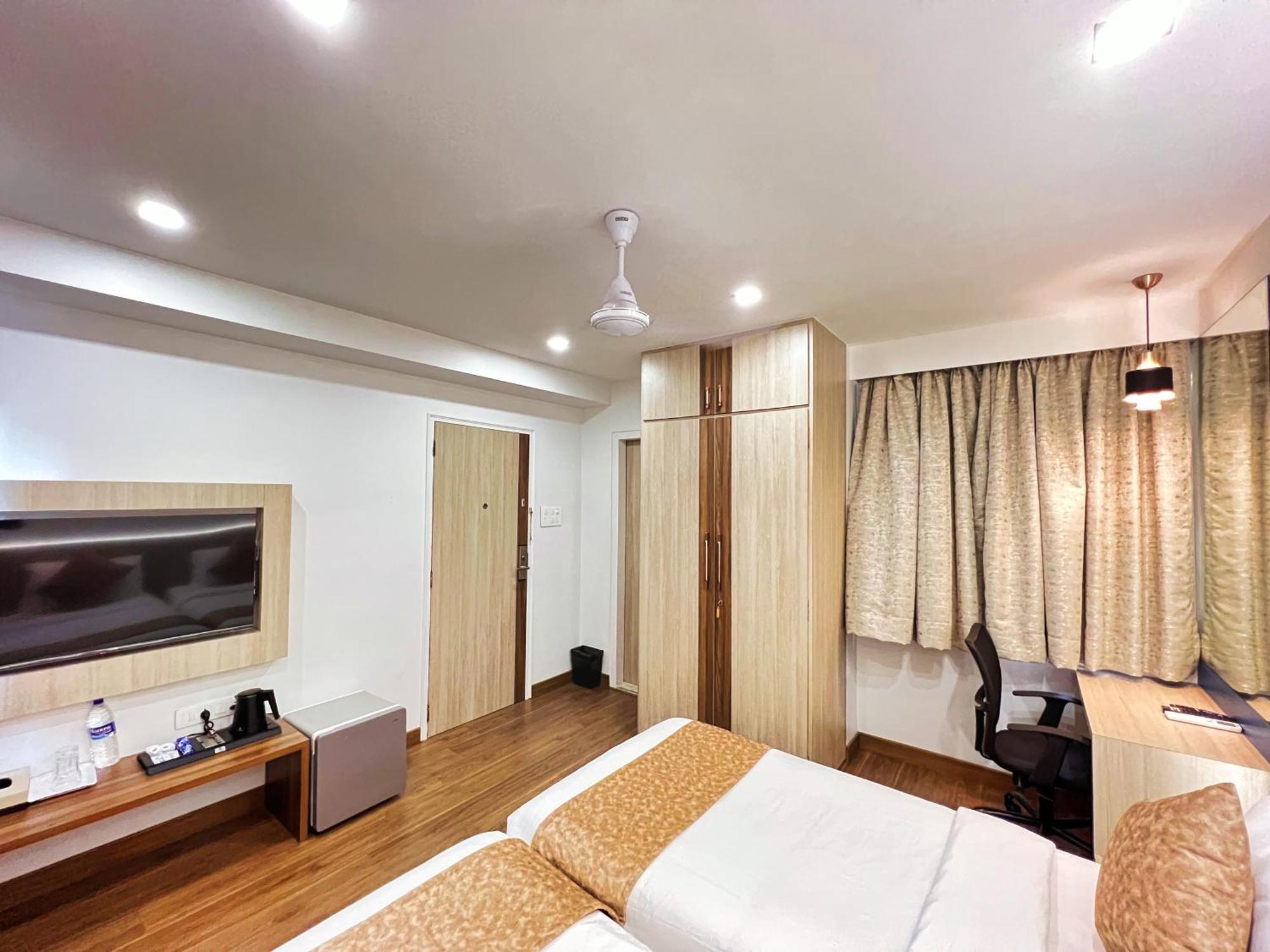 White House By Maxxvalue Service Apartments Bandra Mumbai  Buitenkant foto