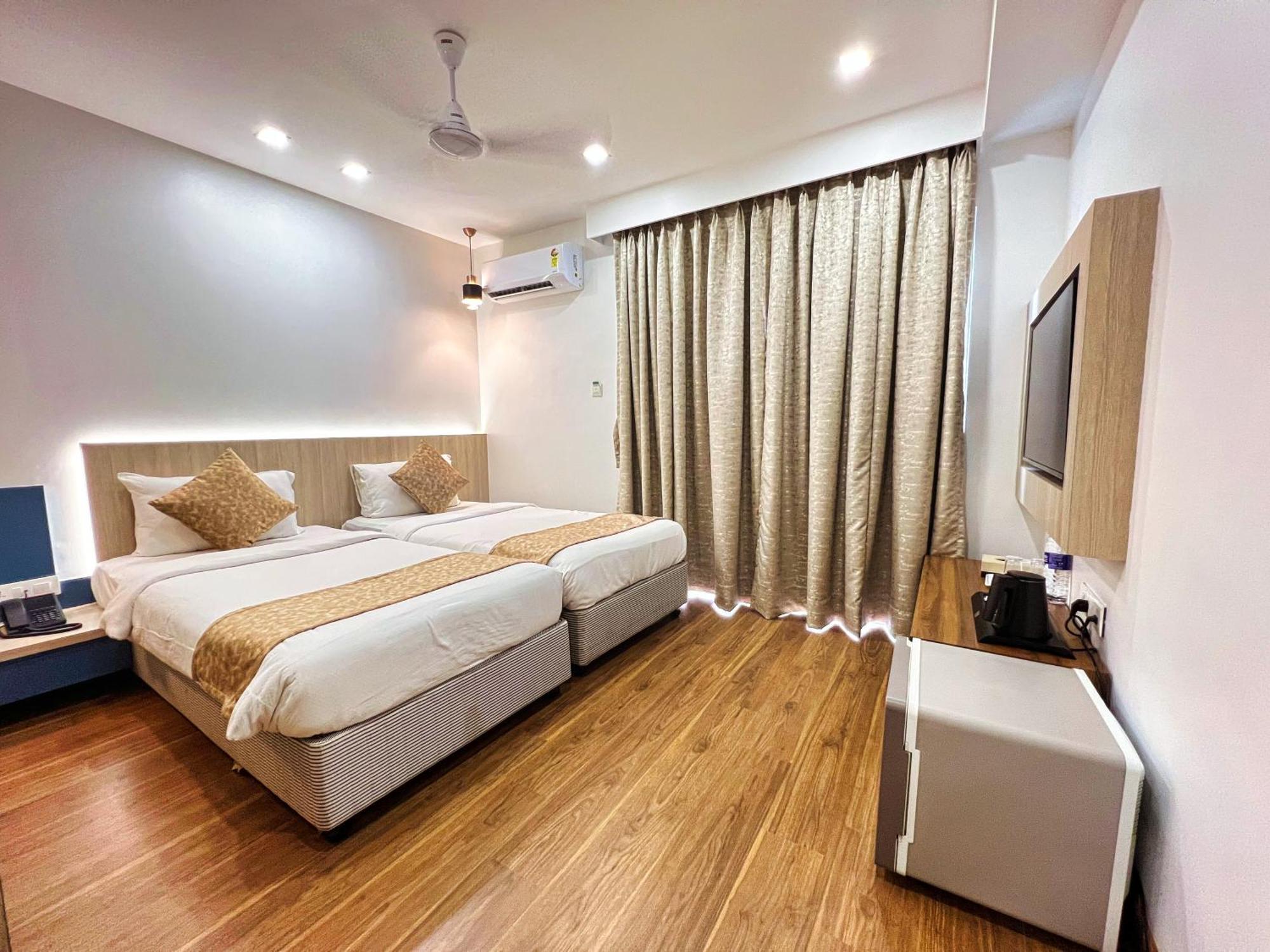 White House By Maxxvalue Service Apartments Bandra Mumbai  Buitenkant foto