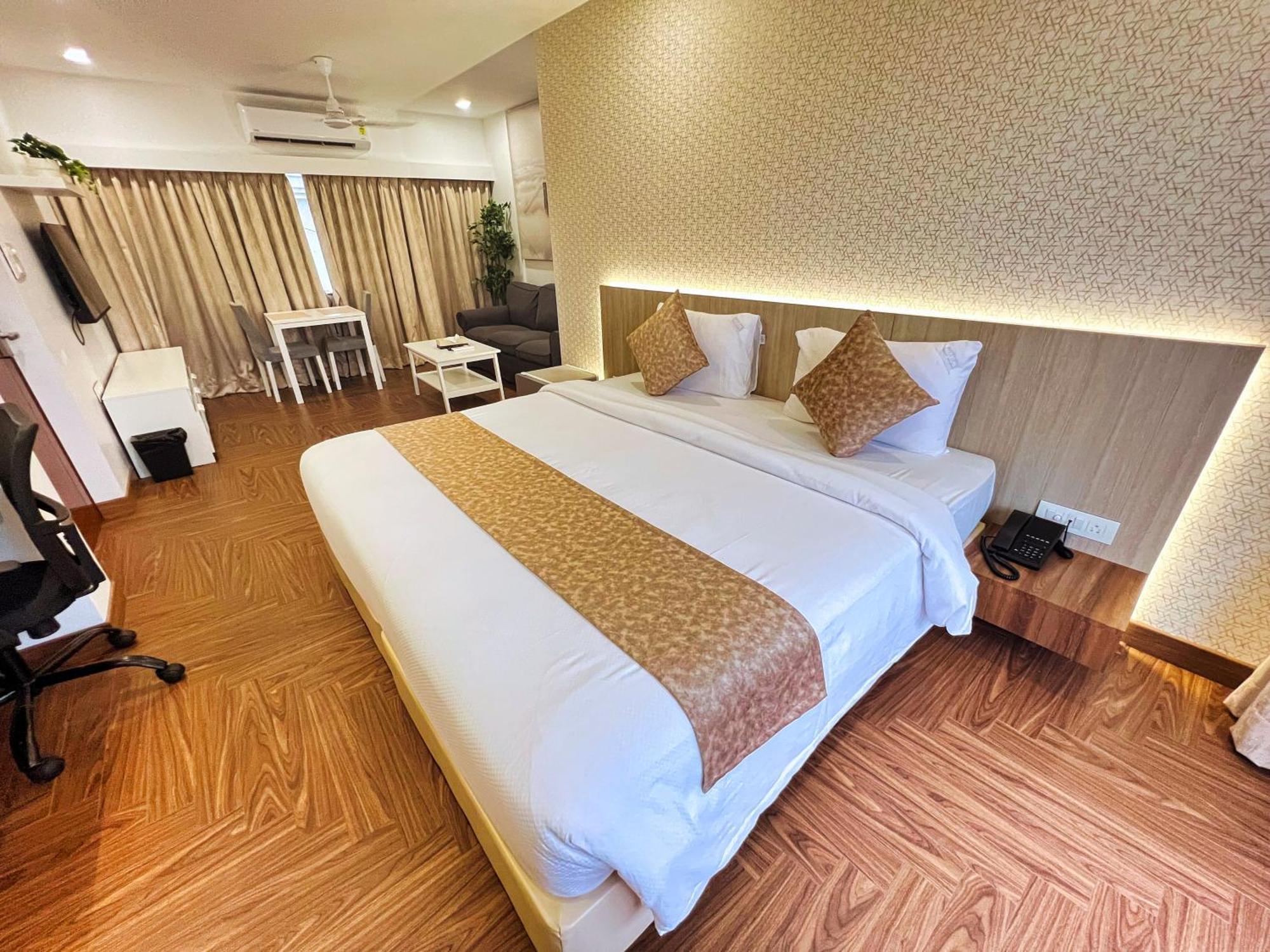 White House By Maxxvalue Service Apartments Bandra Mumbai  Buitenkant foto