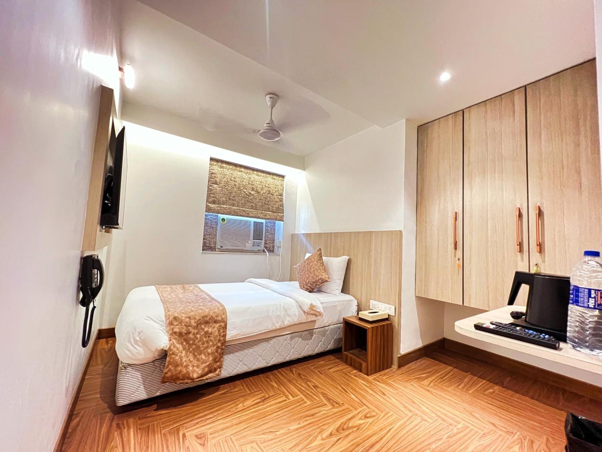 White House By Maxxvalue Service Apartments Bandra Mumbai  Buitenkant foto