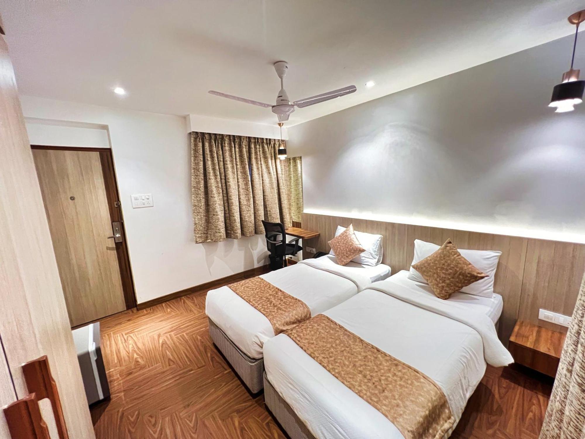 White House By Maxxvalue Service Apartments Bandra Mumbai  Buitenkant foto