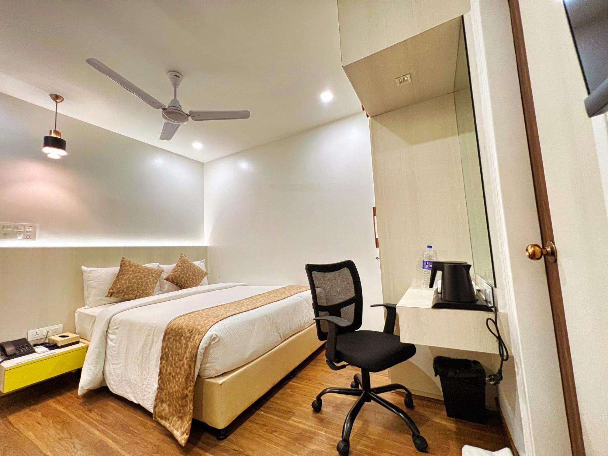 White House By Maxxvalue Service Apartments Bandra Mumbai  Buitenkant foto